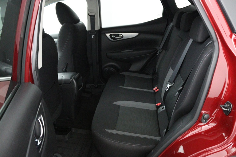 Nissan Qashqai - 1.3 DIG-T N-Connecta 16