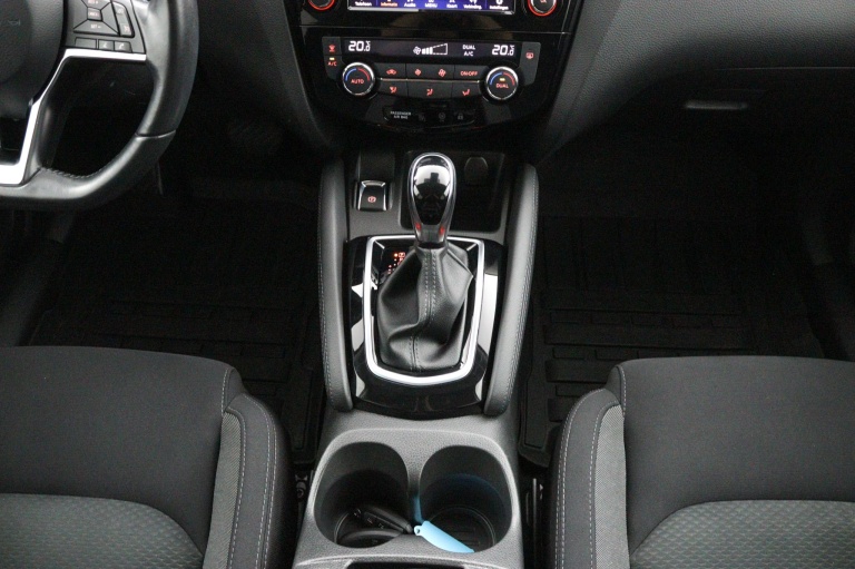 Nissan Qashqai - 1.3 DIG-T N-Connecta 18