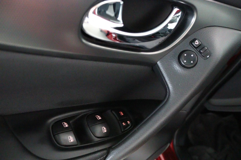 Nissan Qashqai - 1.3 DIG-T N-Connecta 29