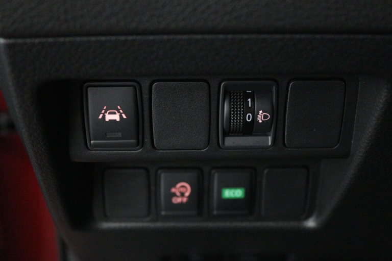Nissan Qashqai - 1.3 DIG-T N-Connecta 30
