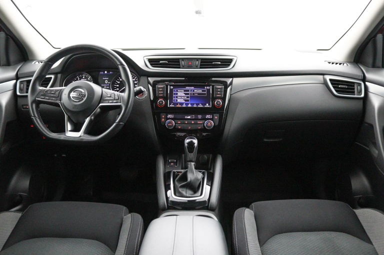 Nissan Qashqai - 1.3 DIG-T N-Connecta 9