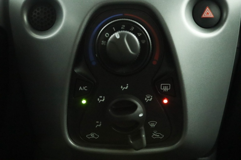 Toyota Aygo - 1.0 VVT-i x-play 7