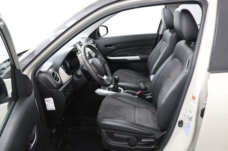 Suzuki Vitara - 1.6 High Executive 14