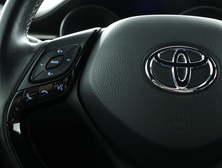 Toyota C-HR - 1.8 Hybrid Executive 19