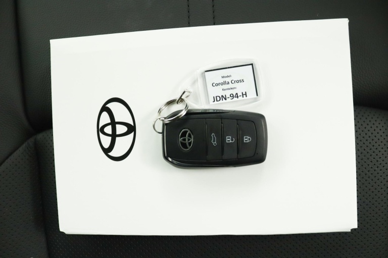 Toyota Corolla Cross - Hybrid 180 Executive 11