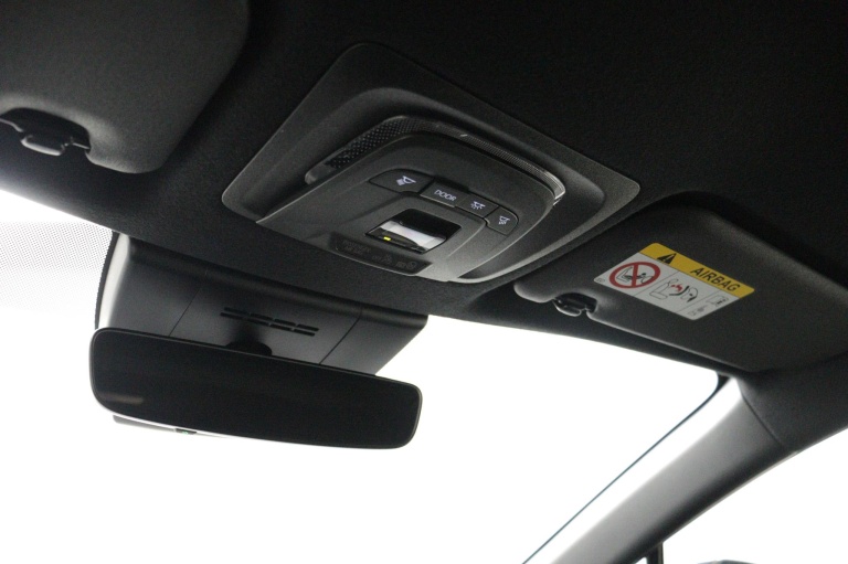 Toyota Corolla Cross - Hybrid 180 Executive 32