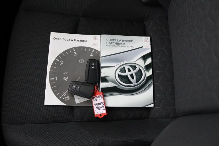 Toyota Corolla - 1.8 Hybrid Style 11