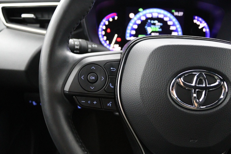 Toyota Corolla - 1.8 Hybrid Style 19