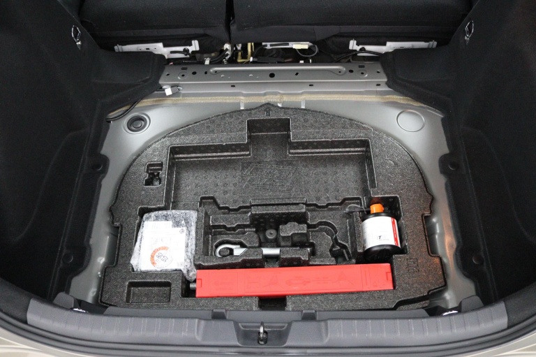 Toyota Corolla - 1.8 Hybrid Style 33