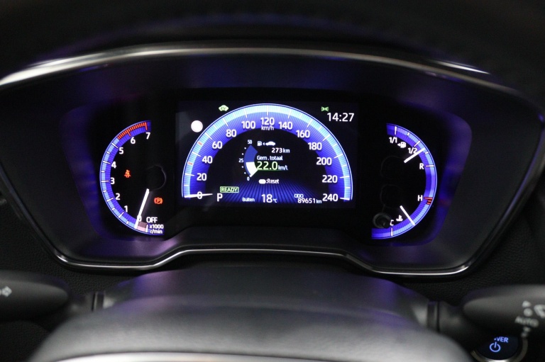 Toyota Corolla - 1.8 Hybrid Style 6