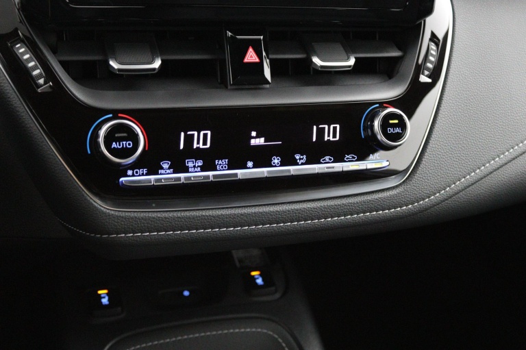 Toyota Corolla - 1.8 Hybrid Style 7
