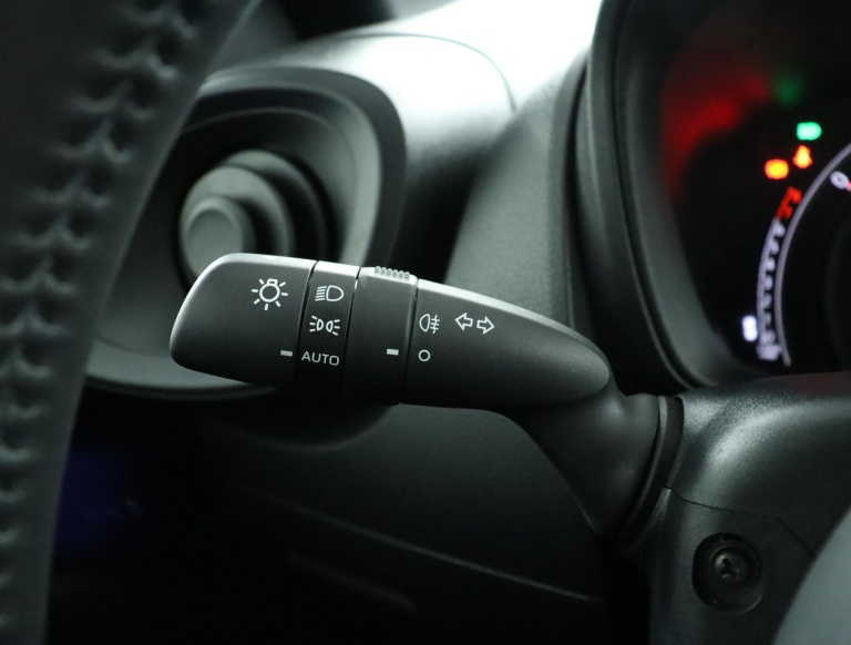 Toyota Aygo X - 1.0 VVT-i MT Play 30