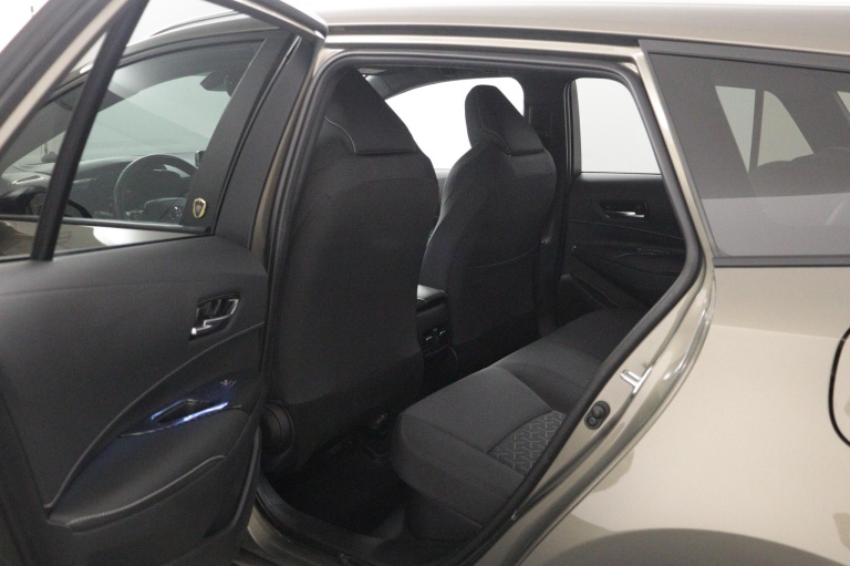 Toyota Corolla Touring Sports - 1.8 Hybrid Dynamic Limited 17