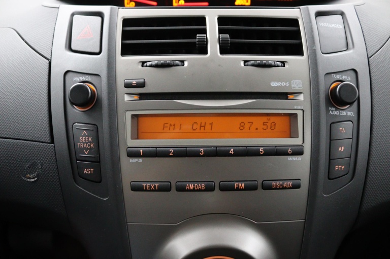 Toyota Yaris - 1.3 VVTi Aspiration | Trekhaak | Cruise Control 23
