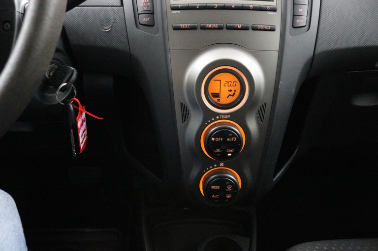 Toyota Yaris - 1.3 VVTi Aspiration | Trekhaak | Cruise Control 24