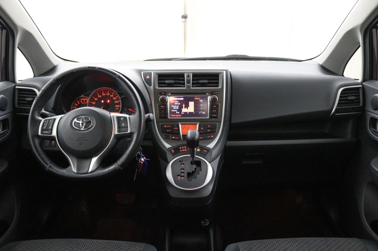 Toyota Verso-S - 1.3 VVT-i Aspiration | Trekhaak | Climate Control 21