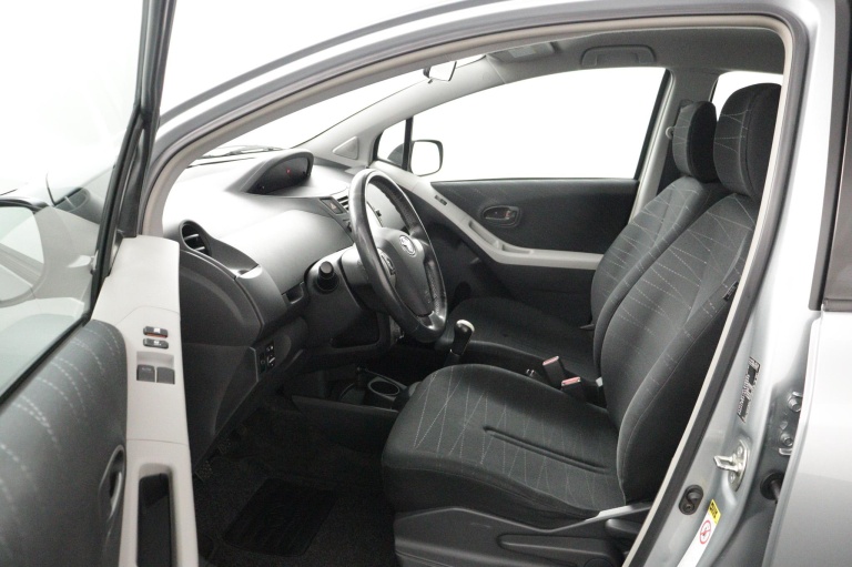 Toyota Yaris - 1.3 VVTi Sol 16