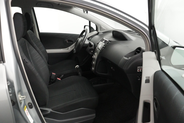 Toyota Yaris - 1.3 VVTi Sol 19