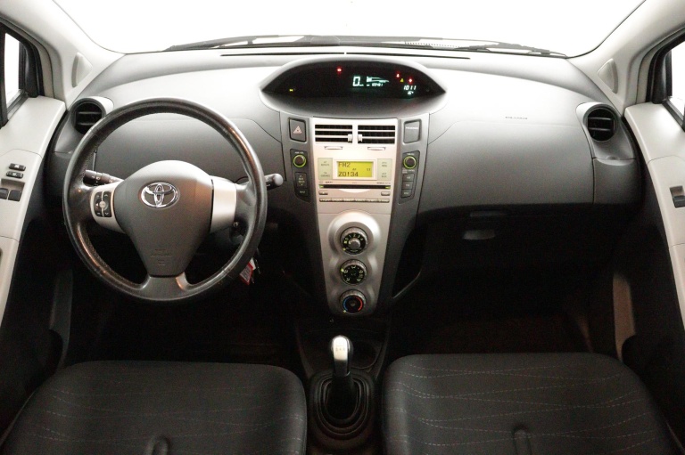 Toyota Yaris - 1.3 VVTi Sol 4