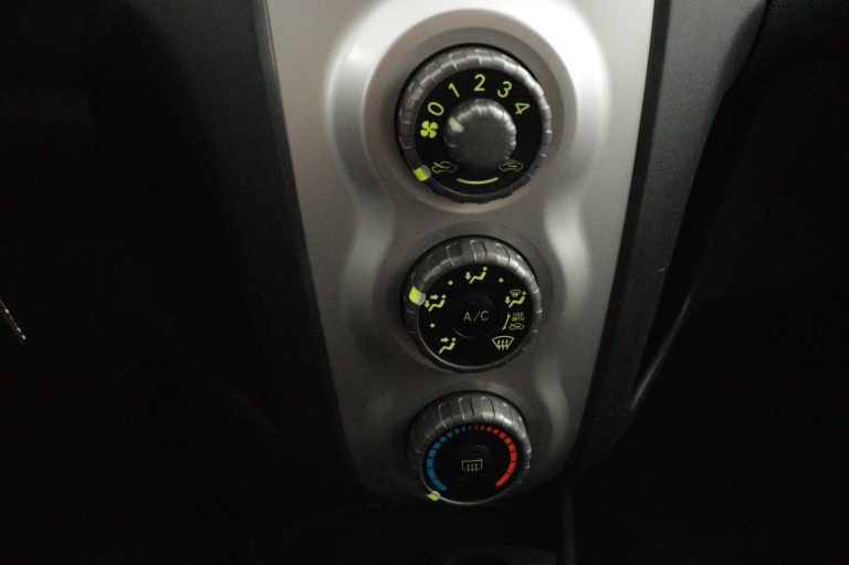 Toyota Yaris - 1.3 VVTi Sol 7