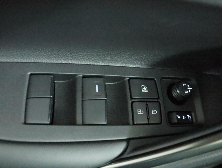 Toyota Corolla Cross - Hybrid 180 Executive 26