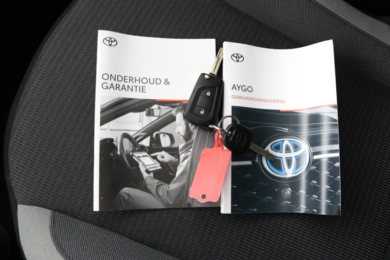 Toyota Aygo - 1.0 VVT-i x-play cabrio 11