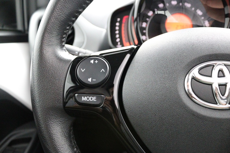 Toyota Aygo - 1.0 VVT-i x-play cabrio 19