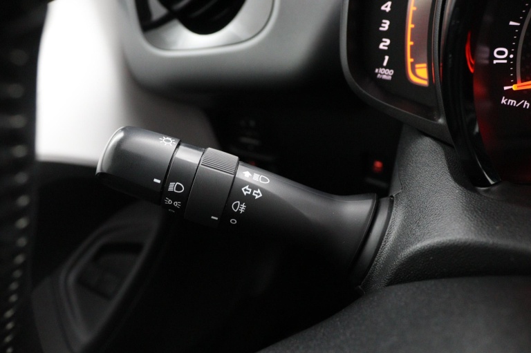 Toyota Aygo - 1.0 VVT-i x-play cabrio 31
