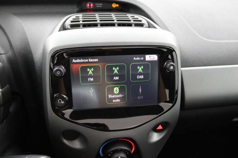 Toyota Aygo - 1.0 VVT-i x-play cabrio 49