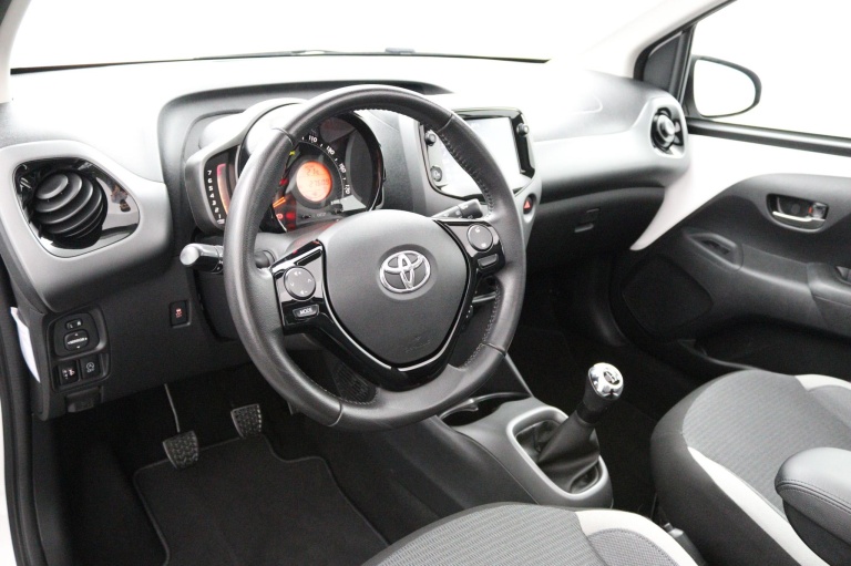 Toyota Aygo - 1.0 VVT-i x-play cabrio 53