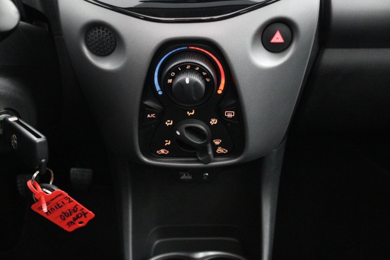 Toyota Aygo - 1.0 VVT-i x-play cabrio 7