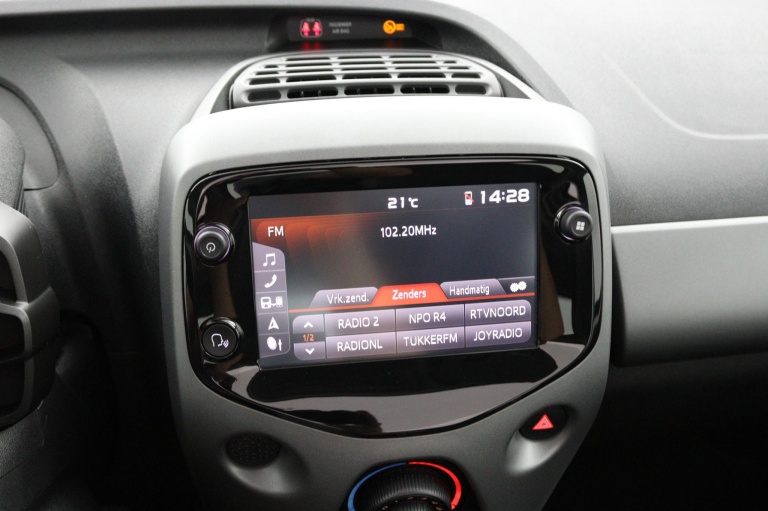 Toyota Aygo - 1.0 VVT-i x-play cabrio 8