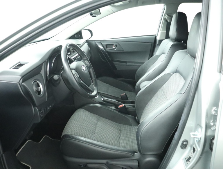 Toyota Auris - 1.8 Hybrid Executive 17