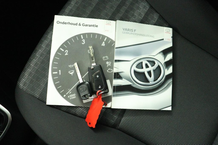 Toyota Yaris - 1.3 VVT-i Aspiration Bi-Tone 11