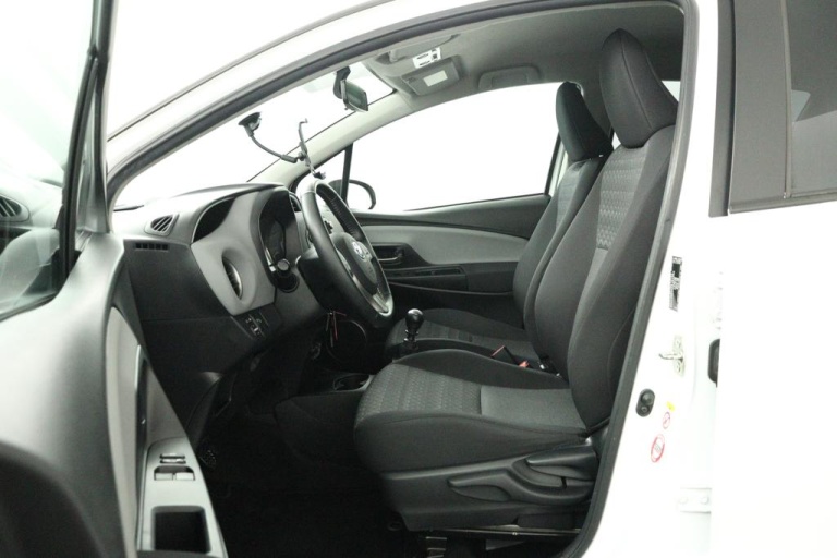 Toyota Yaris - 1.3 VVT-i Aspiration Bi-Tone 17