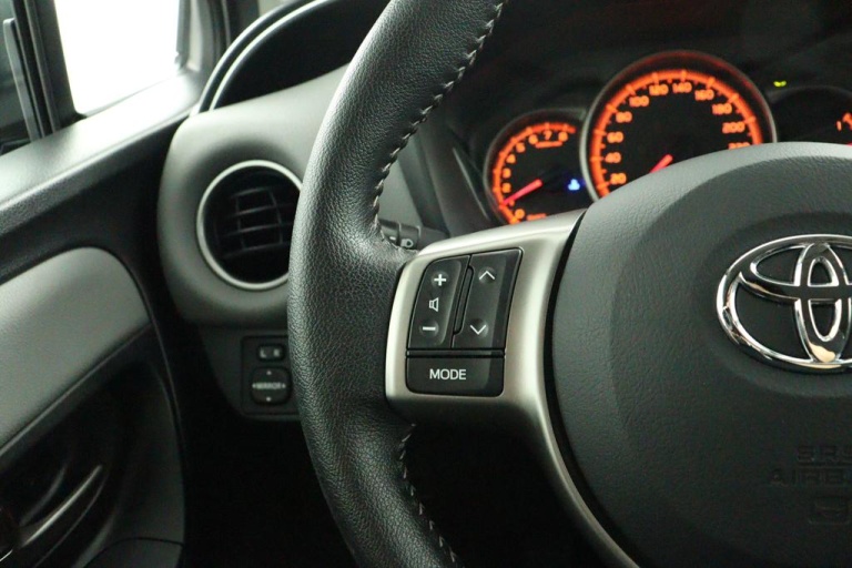 Toyota Yaris - 1.3 VVT-i Aspiration Bi-Tone 19