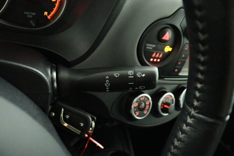 Toyota Yaris - 1.3 VVT-i Aspiration Bi-Tone 30