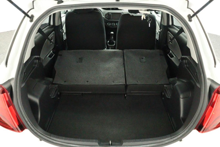Toyota Yaris - 1.3 VVT-i Aspiration Bi-Tone 38