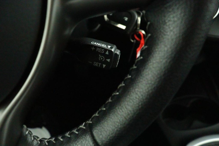 Toyota Yaris - 1.3 VVT-i Aspiration Bi-Tone 40