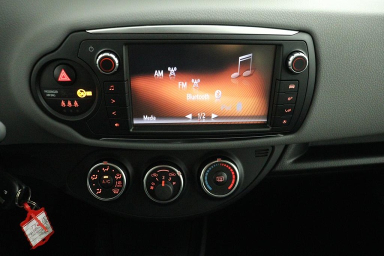 Toyota Yaris - 1.3 VVT-i Aspiration Bi-Tone 41