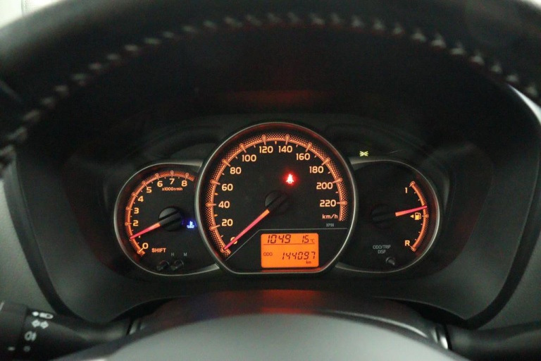Toyota Yaris - 1.3 VVT-i Aspiration Bi-Tone 6