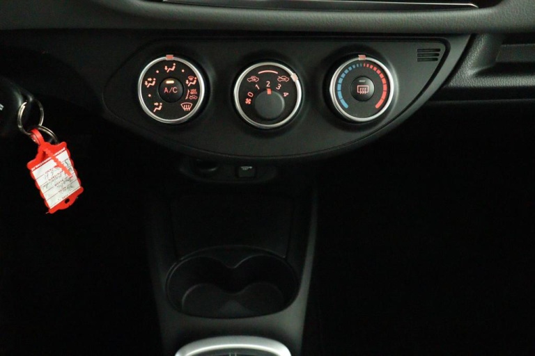 Toyota Yaris - 1.3 VVT-i Aspiration Bi-Tone 7
