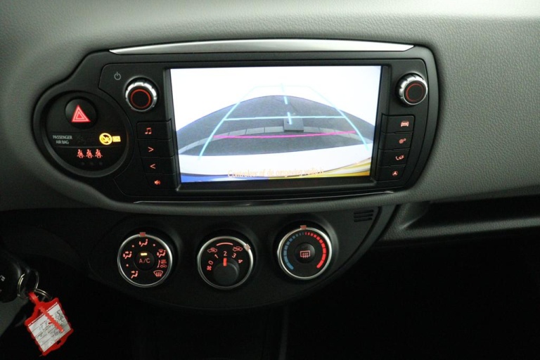 Toyota Yaris - 1.3 VVT-i Aspiration Bi-Tone 8