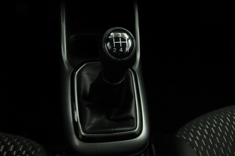 Suzuki Ignis - 1.2 Smart Hybrid Style 27