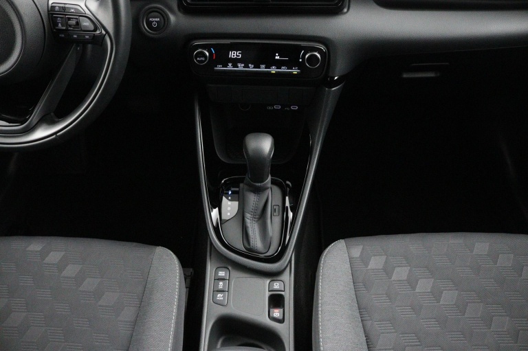 Toyota Yaris - 1.5 Hybrid 115 First Edition 27
