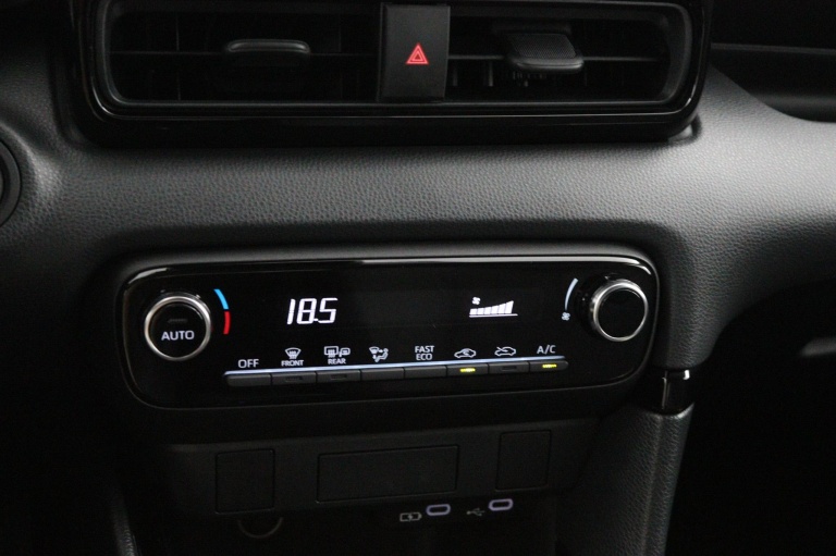Toyota Yaris - 1.5 Hybrid 115 First Edition 7