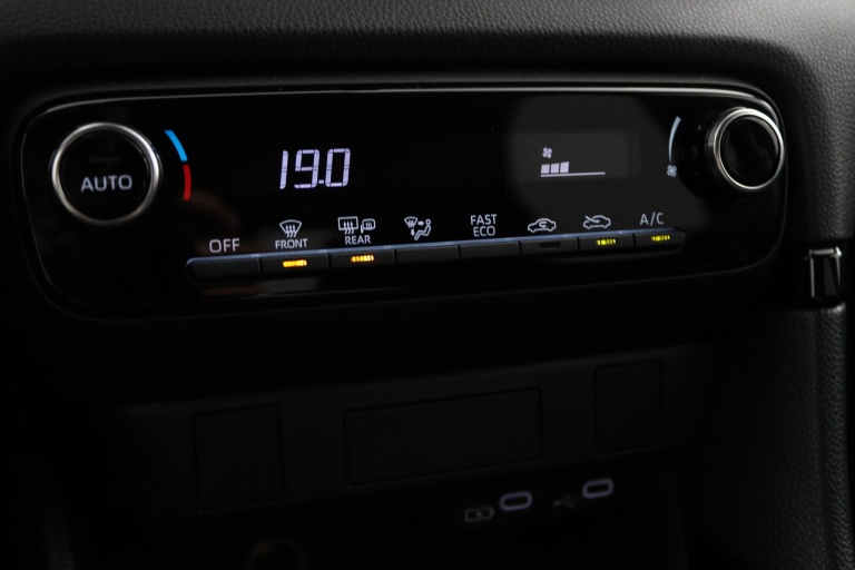 Toyota Yaris - 1.5 Hybrid 115 Special Edition 7