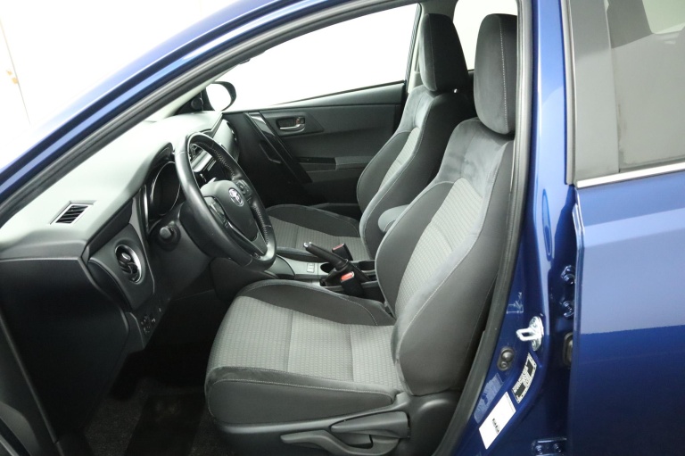 Toyota Auris Touring Sports - 1.8 Hybrid Dynamic 17