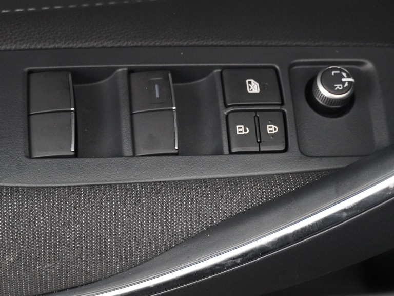 Toyota Corolla Touring Sports - Hybrid 140 26
