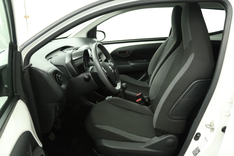 Toyota Aygo - 1.0 VVT-i x-fun 16